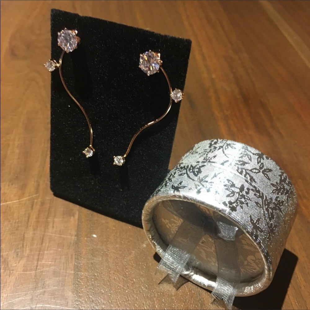 TWO EARRINGS IN ONE CZ STONES - Picture 1 of 6